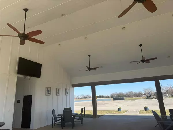 Kerens, TX 75144,6384 Peninsula Road