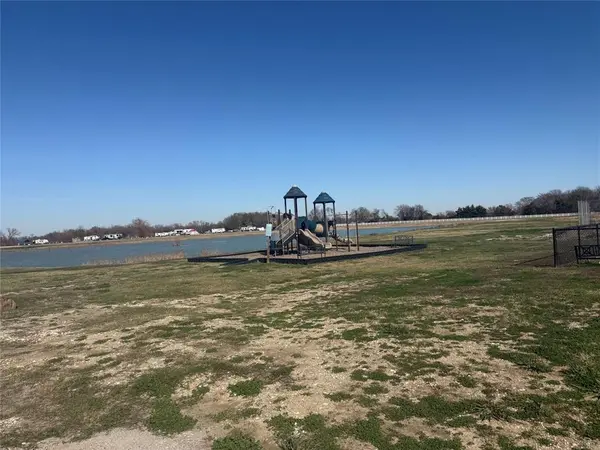 Kerens, TX 75144,6384 Peninsula Road