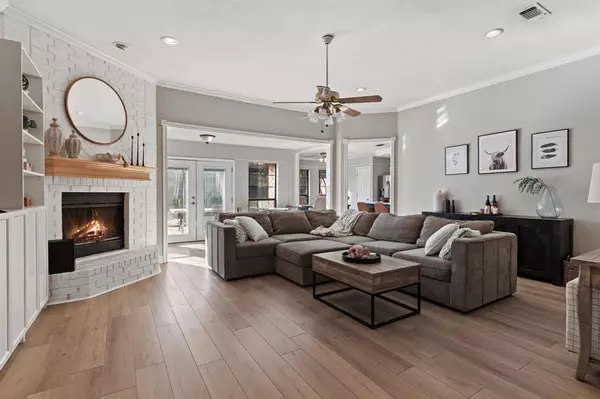 1008 Oak Valley Road, Burleson, TX 76028