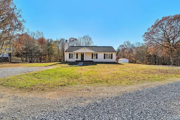 Moneta, VA 24121,3949 Diamond Hill Rd