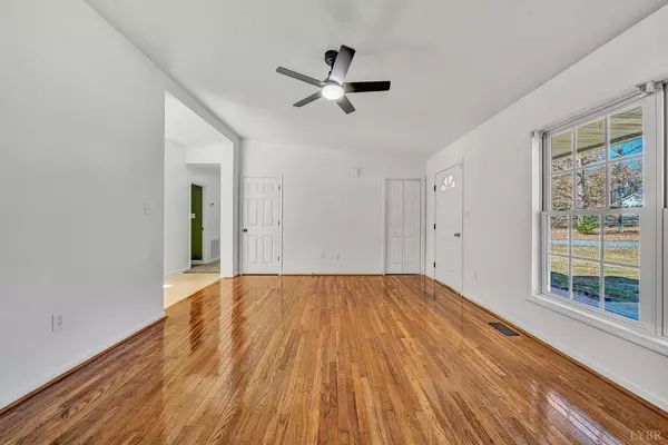 Moneta, VA 24121,3949 Diamond Hill Rd