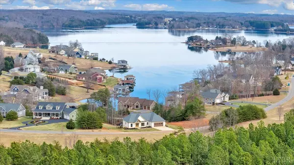 Moneta, VA 24121,639 Compass Cove CIR