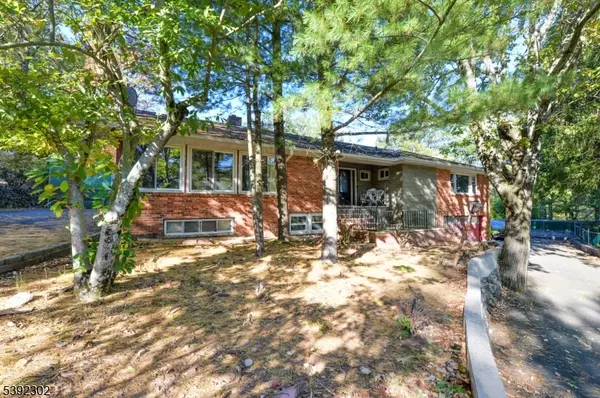 West Orange Twp., NJ 07052,27 Edgemont Rd