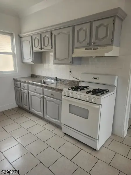 Elizabeth City, NJ 07202,503 Erico Ave #2