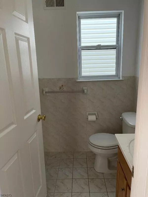 Newark City, NJ 07103,538 S 11Th St