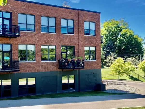 South Haven, MI 49090,525 Superior ST #202