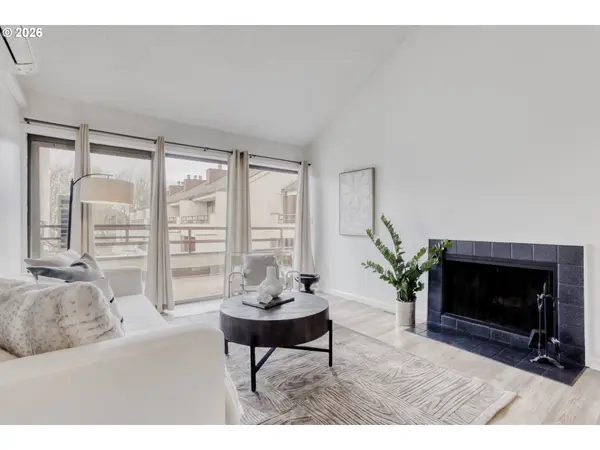 Portland, OR 97239,5150 S LANDING DR #302B2