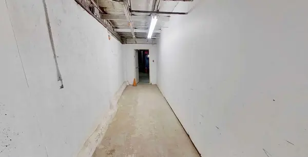 Oshawa, ON L1H 1A3,16 King ST W #Lower