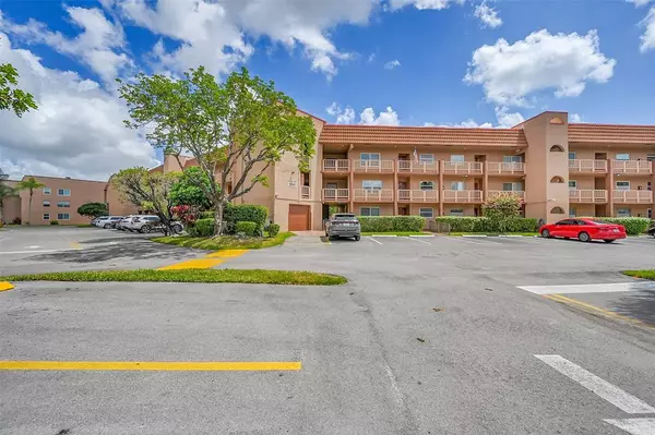 Sunrise, FL 33322,9841 Sunrise Lakes Blvd #105