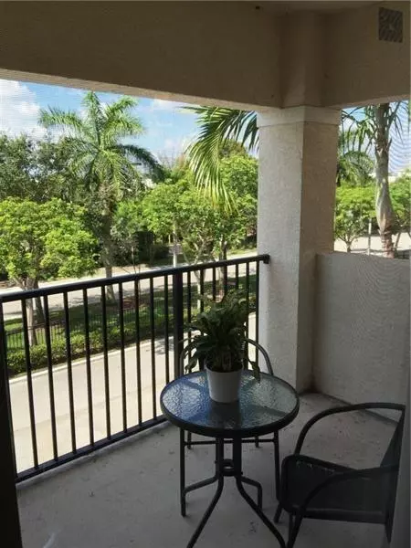 Coral Springs, FL 33067,5800 W Sample Rd #307