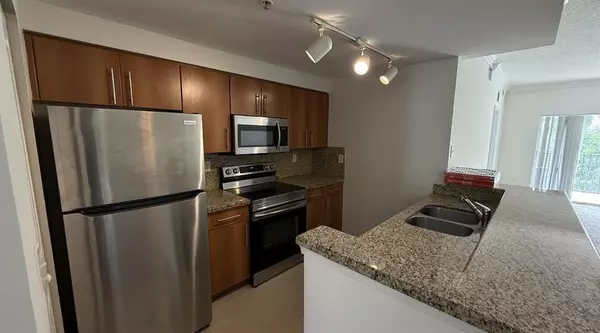 Coral Springs, FL 33067,5800 W Sample Rd #307