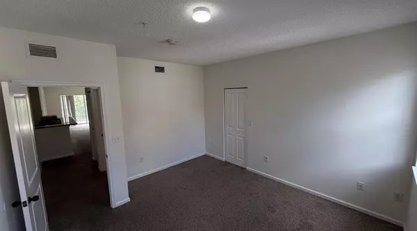 Coral Springs, FL 33067,5800 W Sample Rd #307