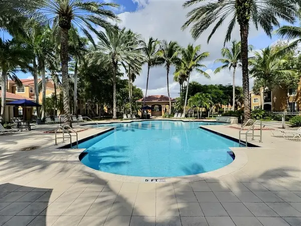 Tamarac, FL 33321,7940 N Nob Hill Rd #108