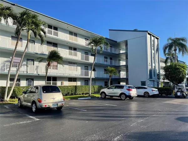 7620 NW 18th St #203, Margate, FL 33063