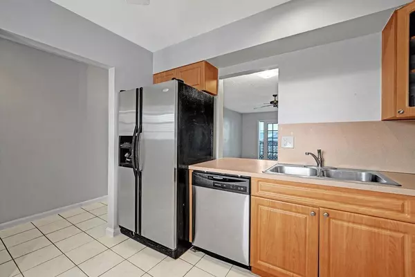 Hollywood, FL 33024,7552 Stirling Rd #213