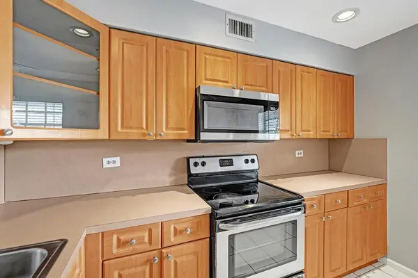 Hollywood, FL 33024,7552 Stirling Rd #213