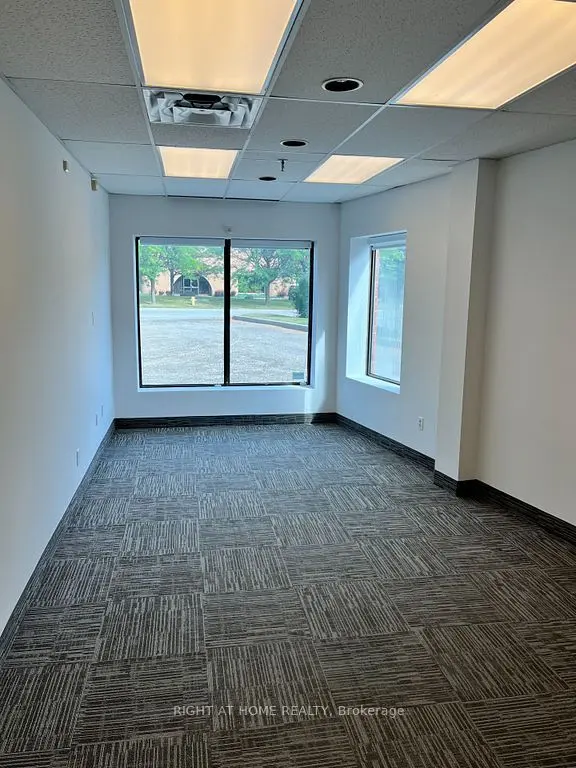 Markham, ON L3R 3J7,251 Amber ST #6