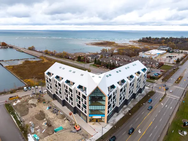 Collingwood, ON L9Y 0E8,31 Huron ST #416