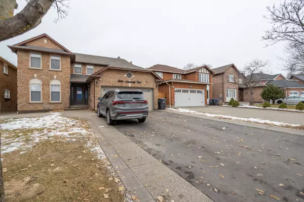 Mississauga, ON L5M 4J9,2686 Ambercroft TRL #Upper