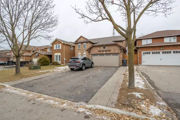 Mississauga, ON L5M 4J9,2686 Ambercroft TRL #Upper