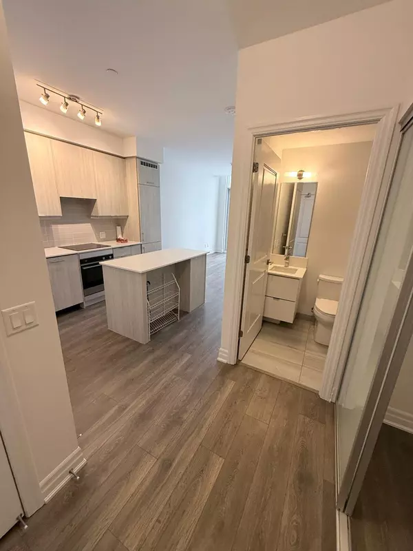 Mississauga, ON L5B 0N3,30 Elm DR #404