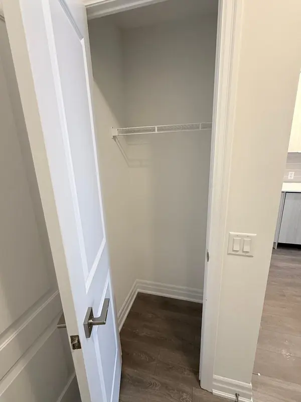 Mississauga, ON L5B 0N3,30 Elm DR #404