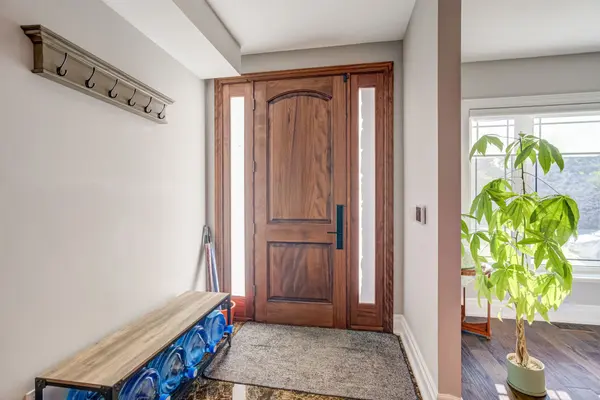 Mississauga, ON L5E 2N5,1487 Myron DR