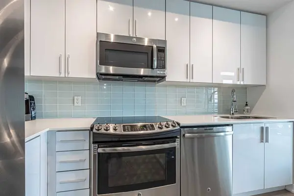 Toronto W06, ON M8V 0C2,2212 Lakeshore BLVD W #3905