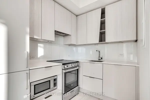 Mississauga, ON L5B 0M3,3900 Confederation Pkwy #2810