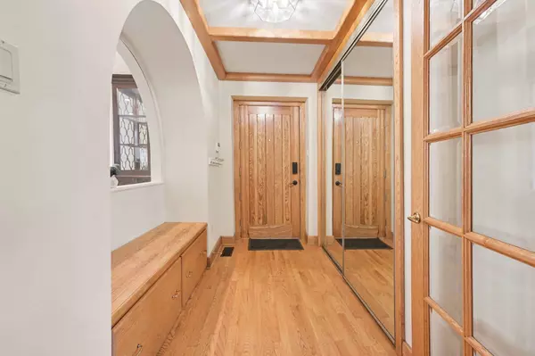 Tunneys Pasture And Ottawa West, ON K1Y 2K1,60 Pontiac ST