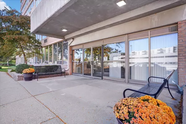 Kitchener, ON N2A 3Z9,3227 King ST E #506