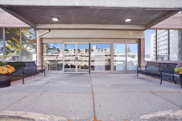 Kitchener, ON N2A 3Z9,3227 King ST E #506