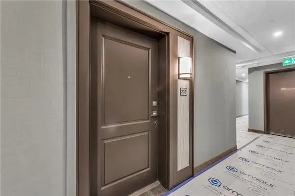 Hamilton, ON L8B 2A7,10 Mallard TRL #233