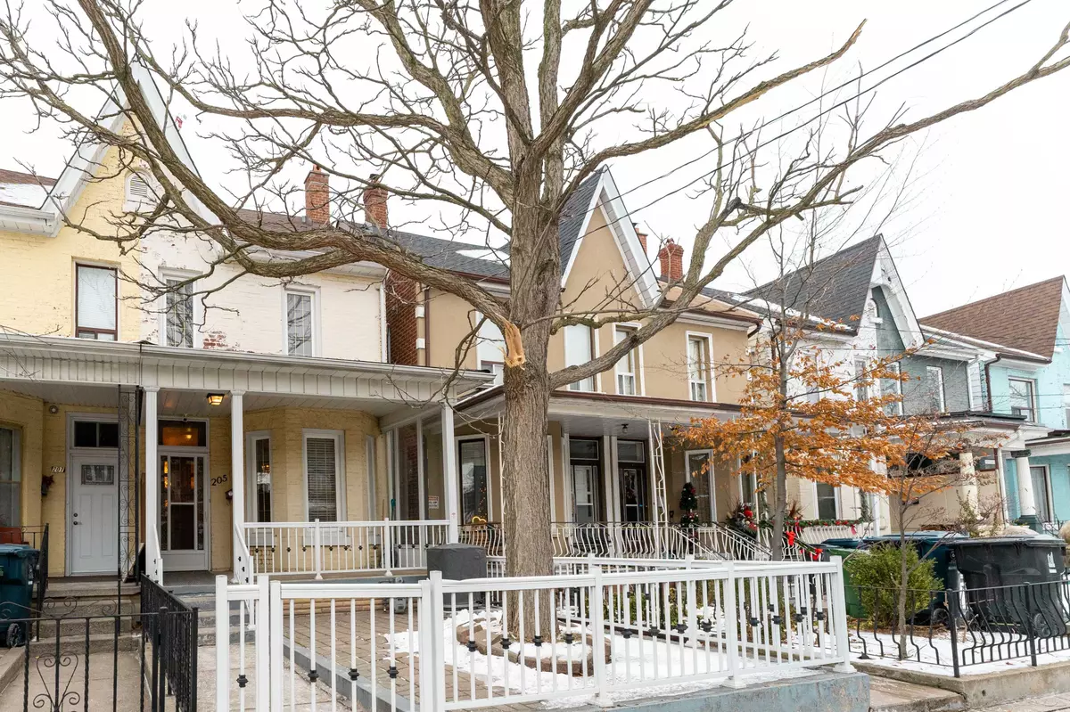 Toronto C01, ON M6J 2G7,205 Markham ST