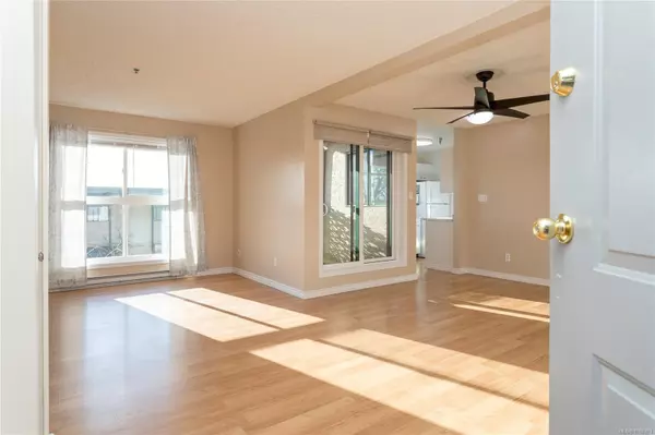 Saanich, BC V8X 1G6,3460 Quadra St #312