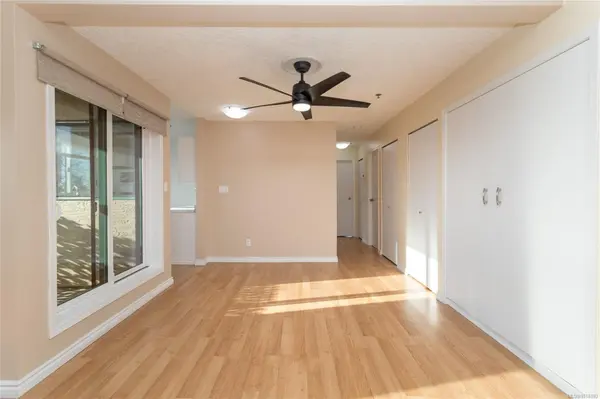 Saanich, BC V8X 1G6,3460 Quadra St #312