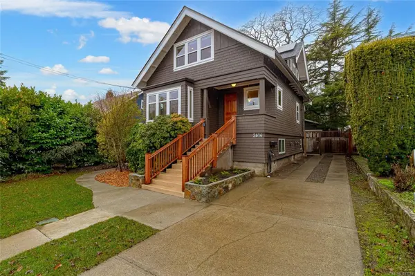 Victoria, BC V8R 3W2,2614 Avebury Ave