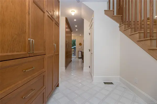 Victoria, BC V8R 3W2,2614 Avebury Ave