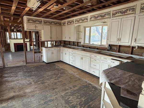 Decatur, TX 76234,408 W Walnut Street