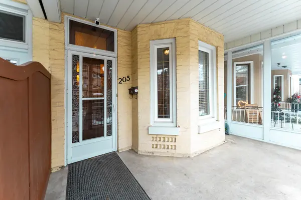 Toronto C01, ON M6J 2G7,205 Markham ST