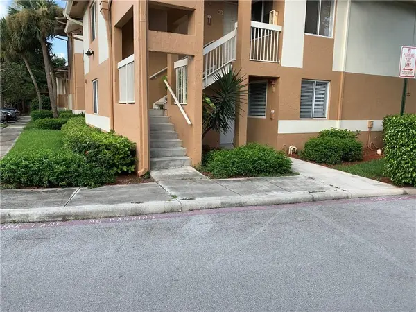 755 N 92nd Ave, Plantation, FL 33324