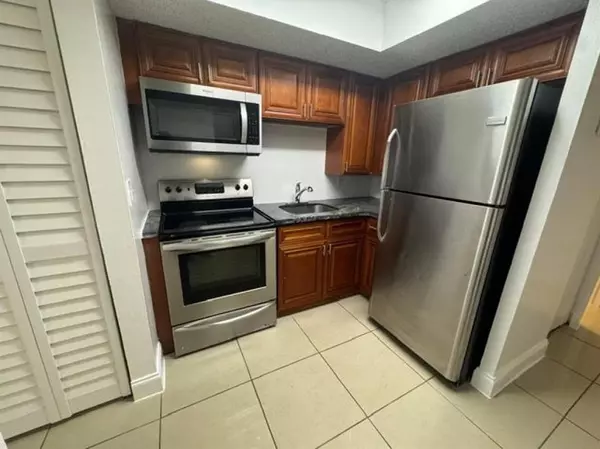 Pembroke Pines, FL 33024,7777 Pines Blvd #222