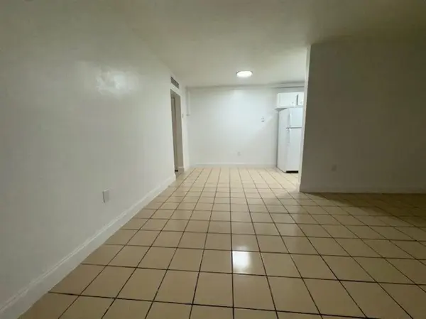 North Miami Beach, FL 33181,2031 NE 139th St #12