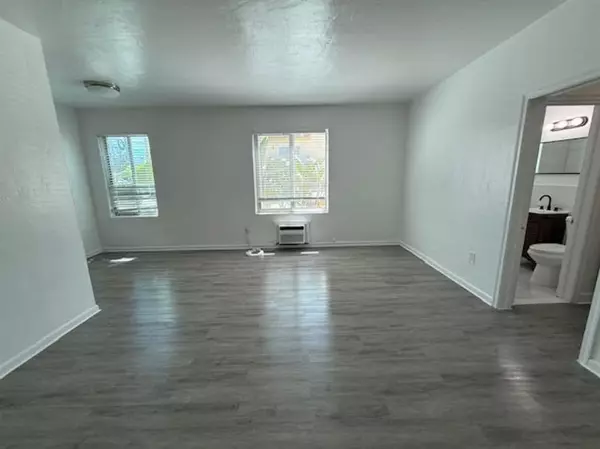 Miami Beach, FL 33141,7720 Abbott Ave #3