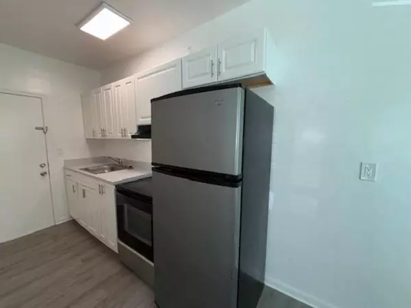 Miami Beach, FL 33141,7720 Abbott Ave #3