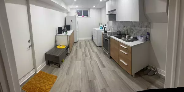 134 Oxford ST, Richmond Hill, ON L4C 4L7