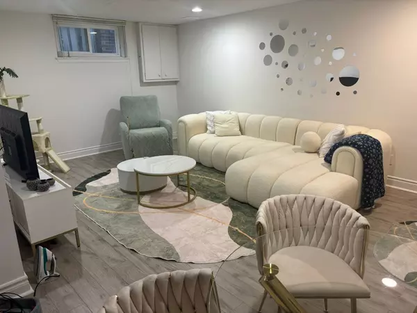 Richmond Hill, ON L4C 4L7,134 Oxford ST