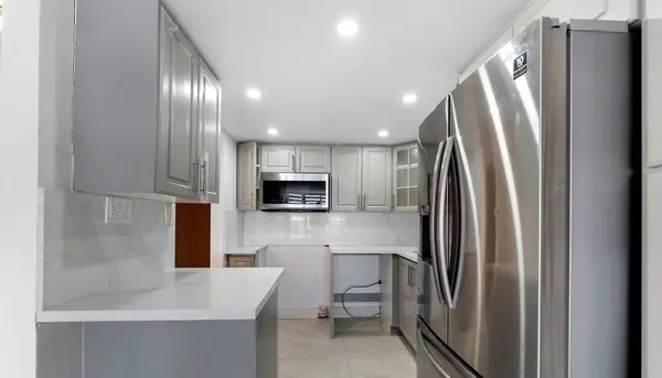 Mississauga, ON L5B 3X7,25 Agnes ST #1208