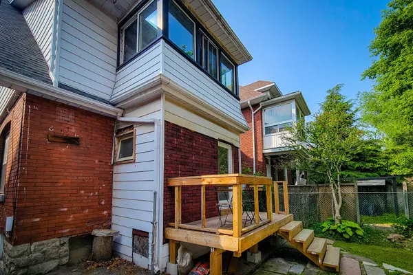 Hamilton, ON L8M 2W4,63 Carrick AVE