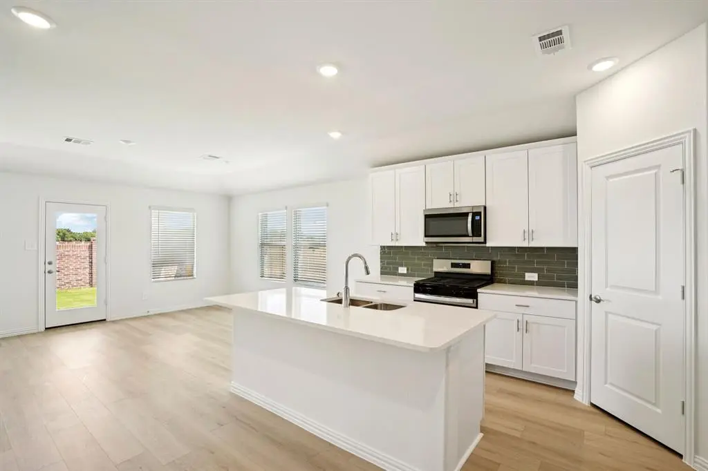 Farmersville, TX 75442,4206 Joe Pool Drive